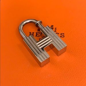 Hermes H Cadena